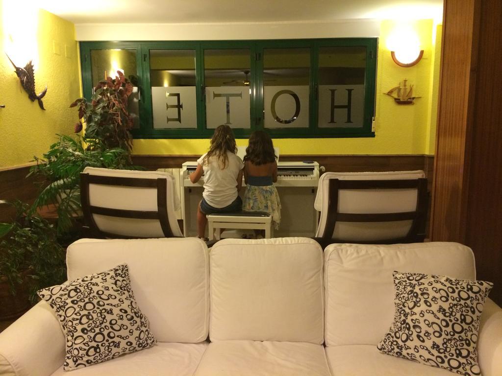 Hotel Brisamar Bañugues Εξωτερικό φωτογραφία