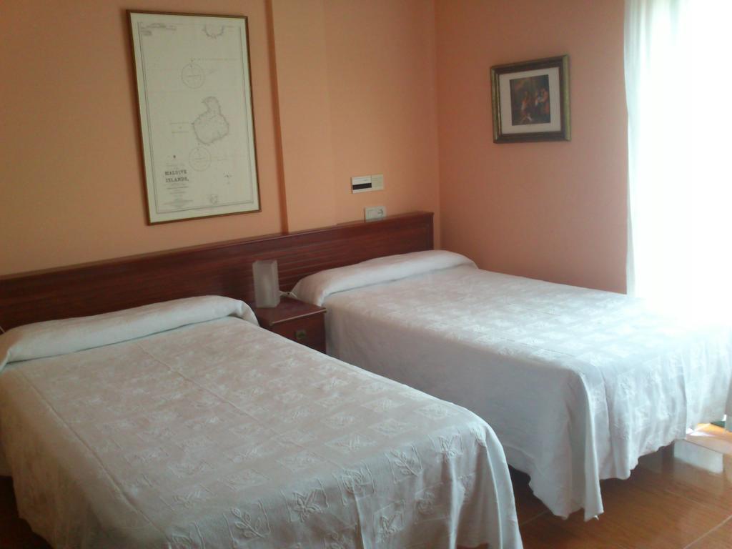 Hotel Brisamar Bañugues Δωμάτιο φωτογραφία