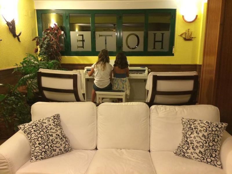 Hotel Brisamar Bañugues Εξωτερικό φωτογραφία