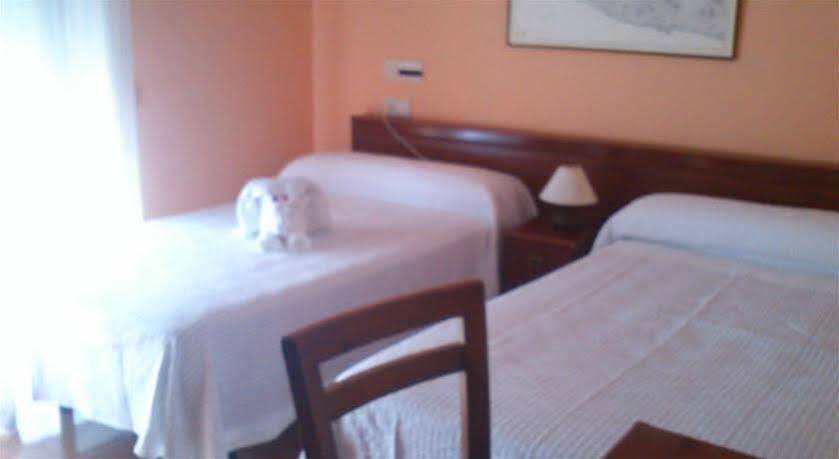 Hotel Brisamar Bañugues Εξωτερικό φωτογραφία